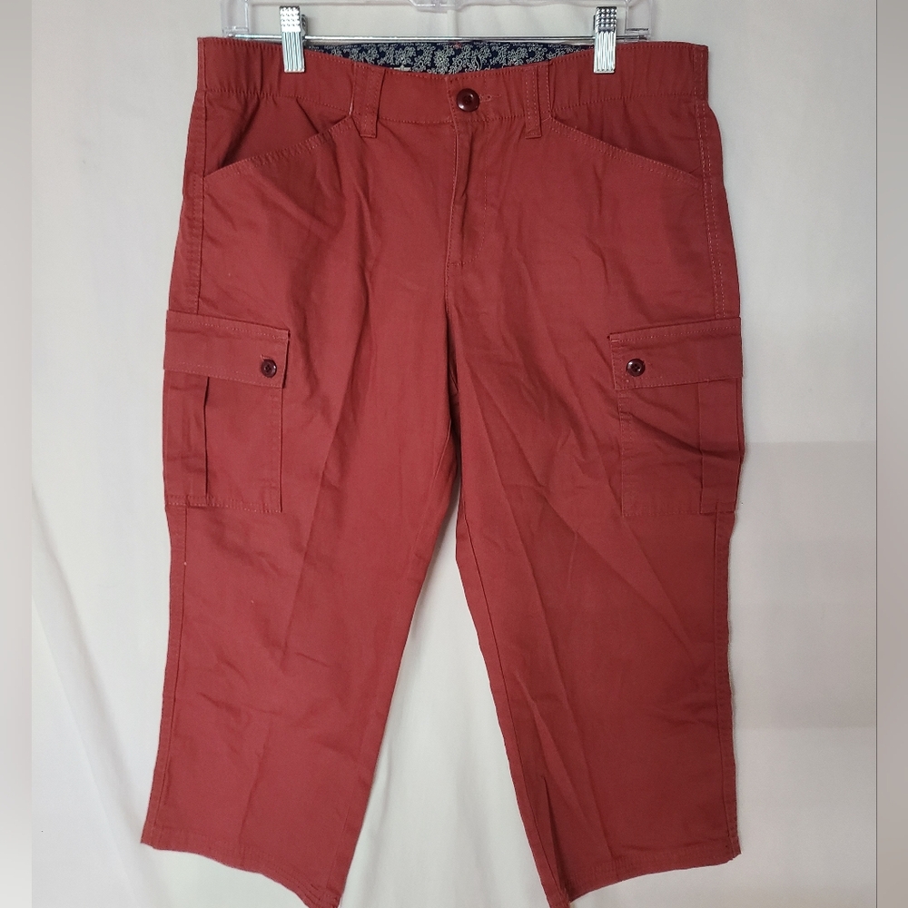 Dockers Red Cargo SZ 8 Capris Relaxed Fit